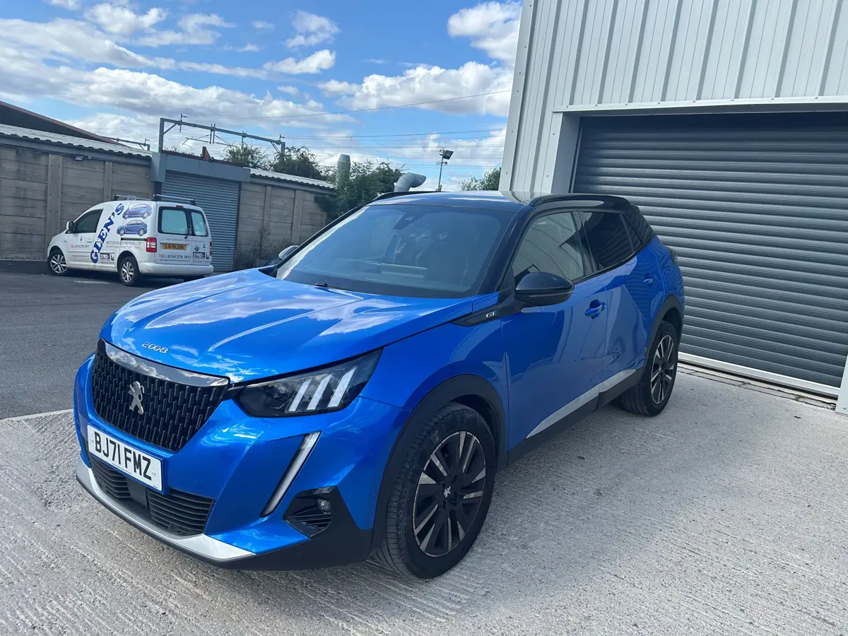 Peugeot 2008 Estate 1.2 PureTech 130 GT Premium 5dr EAT8: view of front-left.