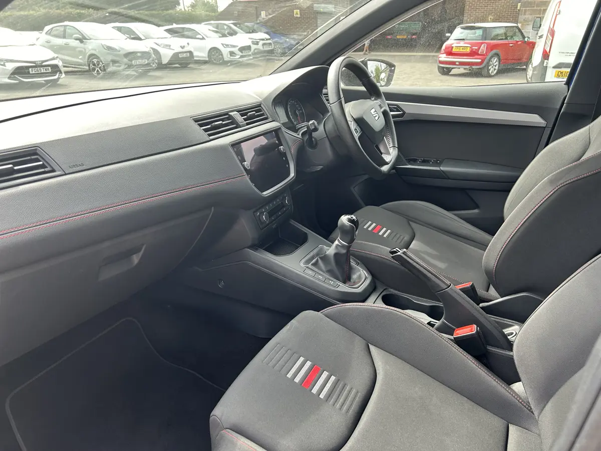 Seat Ibiza Hatchback 1.0 TSI 95 FR: view of front seats.