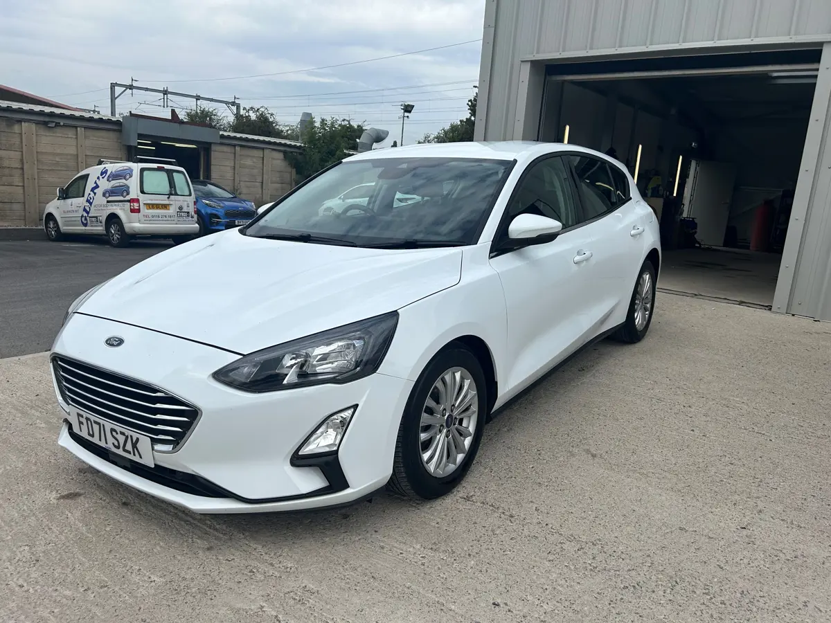 Ford Focus Hatchback 1.0 EcoBoost Hybrid mHEV 125 Titanium Edition 5dr: view of front-right.