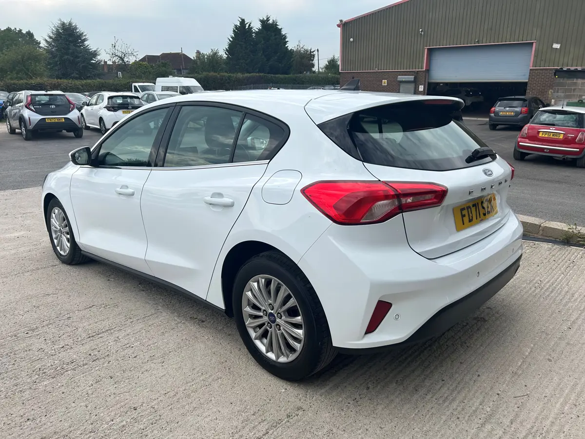 Ford Focus Hatchback 1.0 EcoBoost Hybrid mHEV 125 Titanium Edition 5dr: view of rear-left.