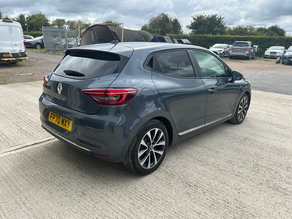 Renault Clio Hatchback 1.0 TCe 100 Iconic 5dr: view of rear-right.