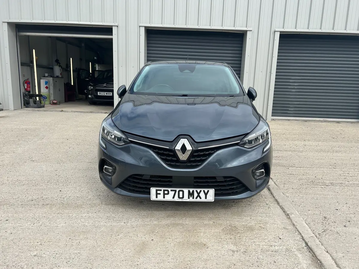 Renault Clio Hatchback 1.0 TCe 100 Iconic 5dr: view of front.