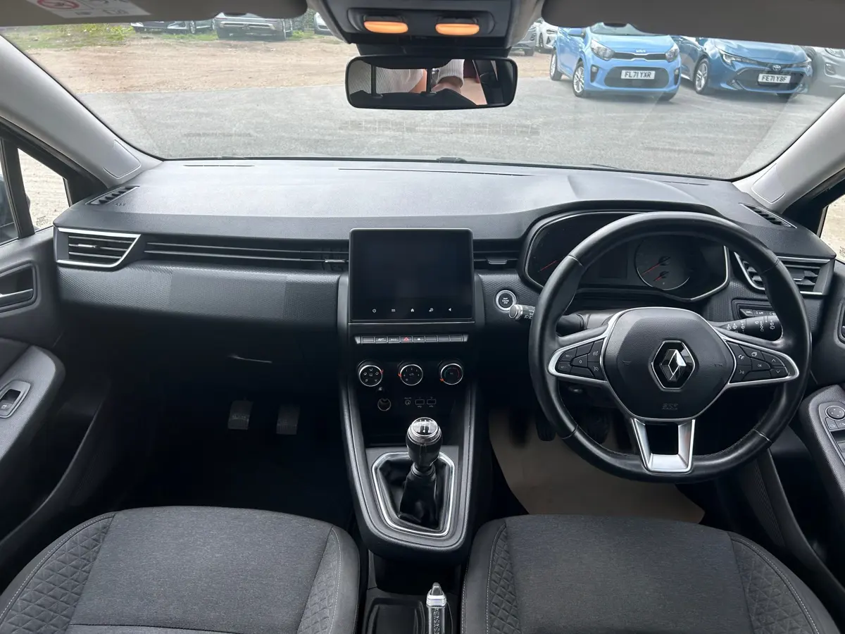 Renault Clio Hatchback 1.0 TCe 100 Iconic 5dr: view of dashboard.