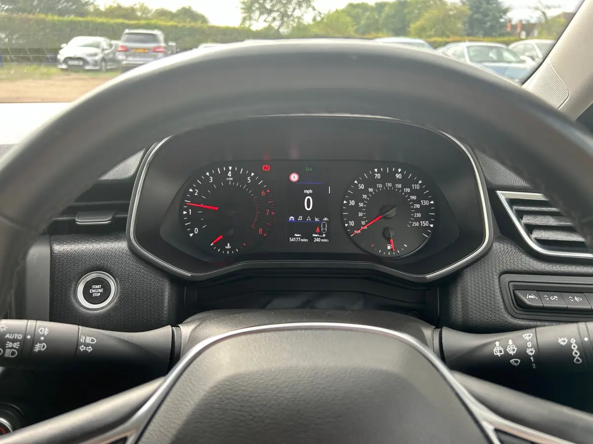 Renault Clio Hatchback 1.0 TCe 100 Iconic 5dr: view of dashboard.