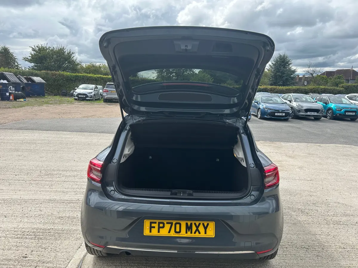 Renault Clio Hatchback 1.0 TCe 100 Iconic 5dr: view of boot.