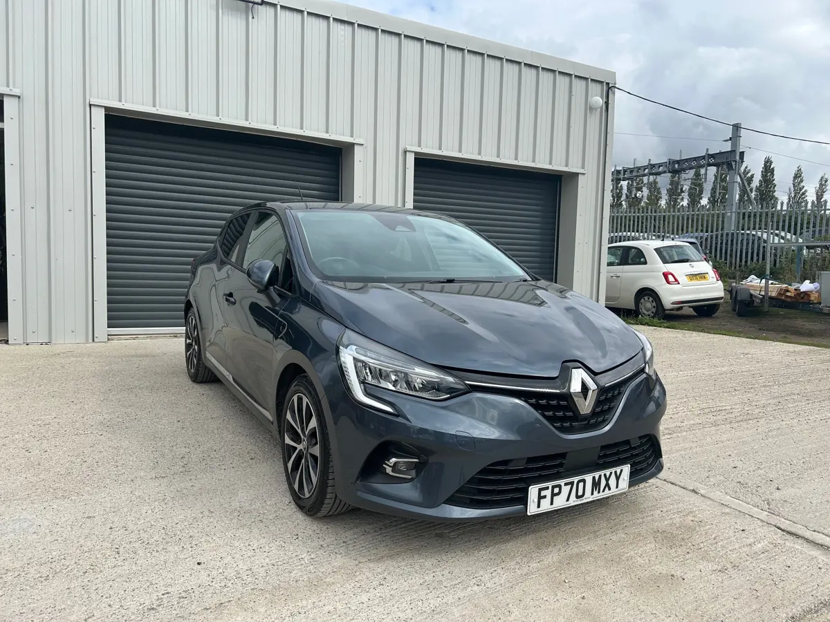 Renault Clio Hatchback 1.0 TCe 100 Iconic 5dr: view of front-left.